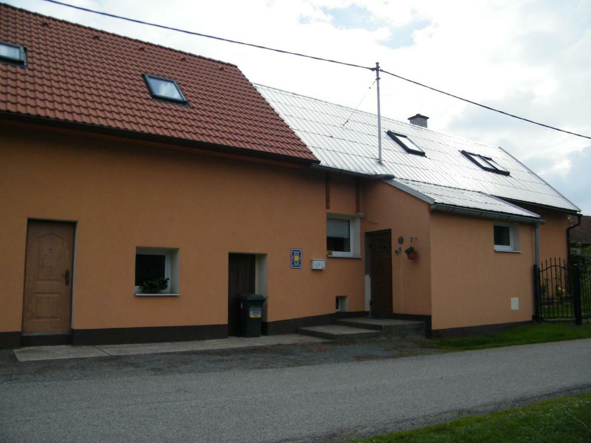 U Slunce Apartment Ostredek Bagian luar foto